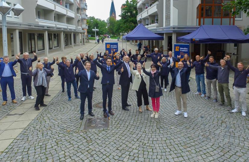 Gruppenfoto zur Auszeichnung mit dem Qualitätssiegel in Frankfurt (Oder)