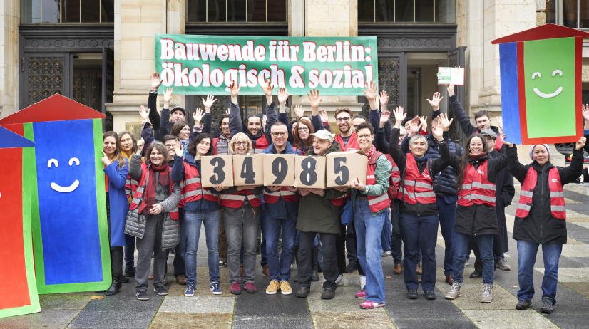 Übergabe Unterschriften Bauwende Klimaneustart